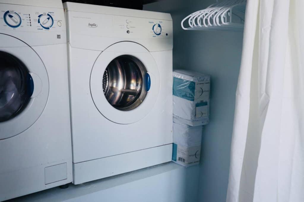 Maple CreekSun Dog Manorアパートメント エクステリア 写真
